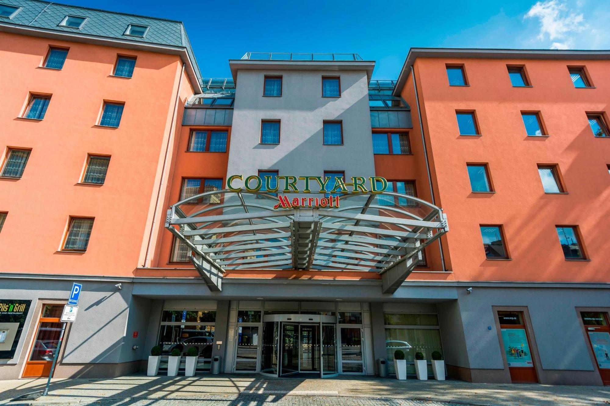 Courtyard By Marriott Pilsen Hotel Exterior foto